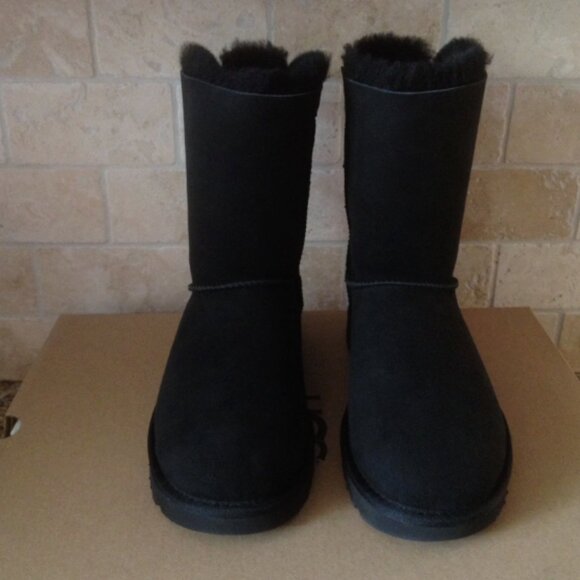 UGG SHORT BAILEY BOW II BLACK WATER-RESISTANT SUEDE SHEEPSKIN BOOTS - Picture 1 of 6